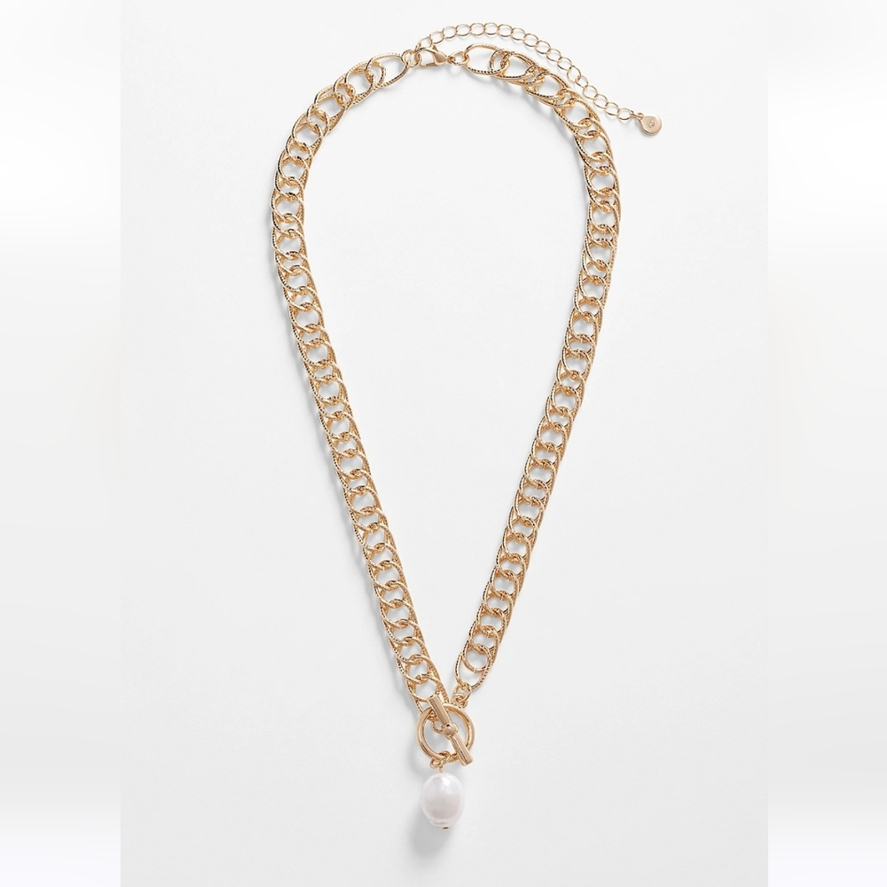🎉3 For $15.....Maurices Faux Pearl Toggle Necklace